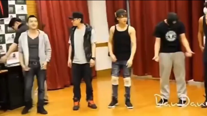 [Tan Jianci's "Be Yourself" in the Old Days😍] Tan Jianci and Gao Hanyu's dance battle, including MIC