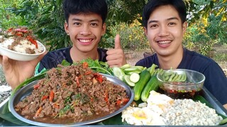 กระเพราเนื้อสับ ไข่ดาวไข่มดแดง พร้อมพริกนํ้าปลาอร่อยสุดยอด