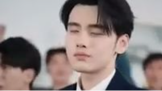 หลังจากถูกตี ชายหนุ่มก็ปลดล็อคระบบการใช้เงินไม่รู้จบและแต่งงานกับเลขาสาวคนสวยที่ช่วยเหลือเขา