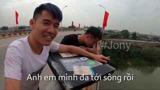 Vứt Bà Tân Vlog xuống sông