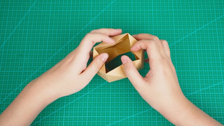 Giấy origami giải nén Year of the Tiger có thể được lật vô hạn, bạn càng lật nhiều thì càng vui!