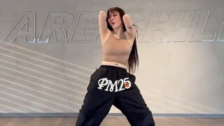 Who knows the destructive power of watching jojo dance this choreography live? Come back and practic