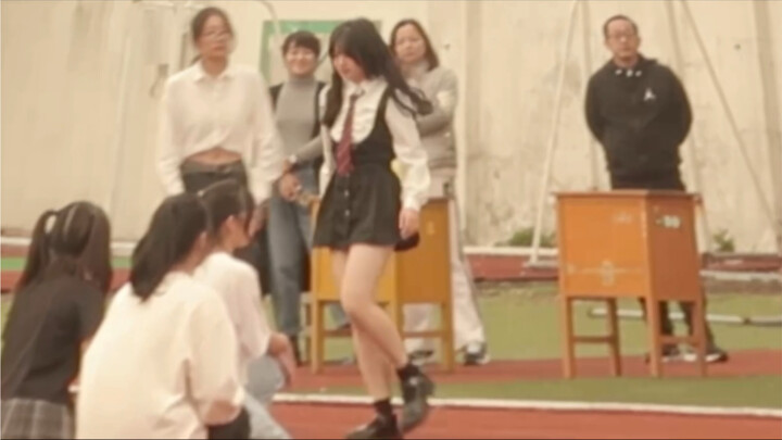 16-year-old limbs are not adjusted female high short skirt edge version rollin (bushi