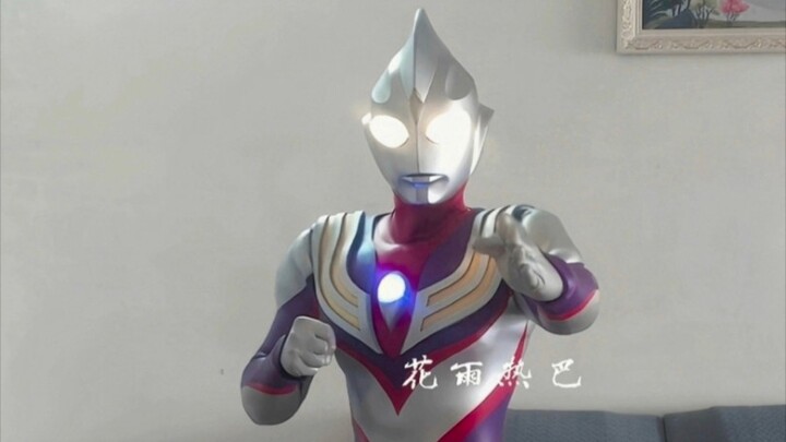 ซองหนัง Ultraman Tiga ที่ฉันทำเองสามารถเก็บท่าพิเศษและแปลงร่างเป็นรูปแบบต่างๆ ได้