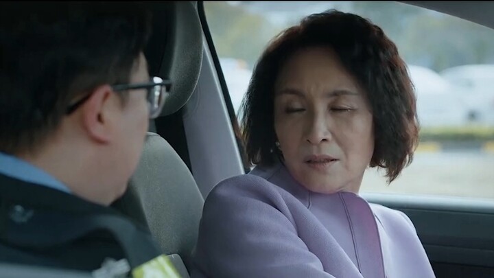 Chỉ hỏi có sợ "nữ tài xế" không, nữ tài xế đây rồi, trường dạy lái xe cảnh giác cấp 1 bạn cũ