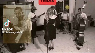 Lirik asli lagu lebaran