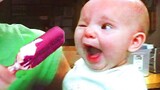 พยายามอย่าหัวเราะ - ปฏิกิริยาของทารกที่สนุกที่สุดที่กินไอศกรีมเป็นครั้งแรก - วิดีโอตลก