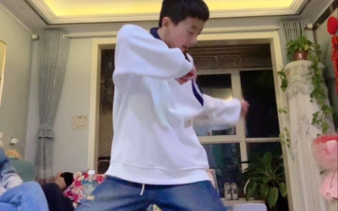 Jennie's same style quack quack dance