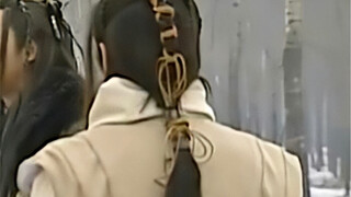 Ancient costume with long bangs, it doesn't match the face and can only be called cockroach whiskers