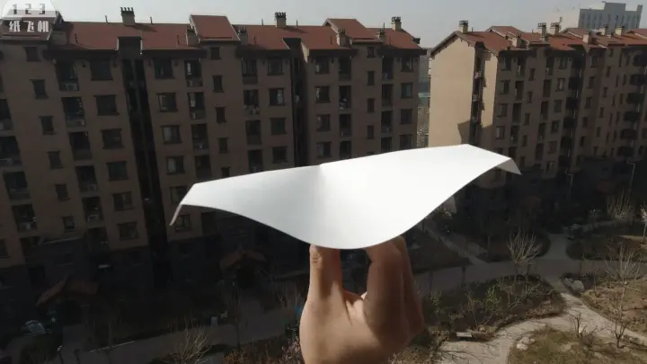 The world's most elegant paper airplane with curved wings-Zephyr
