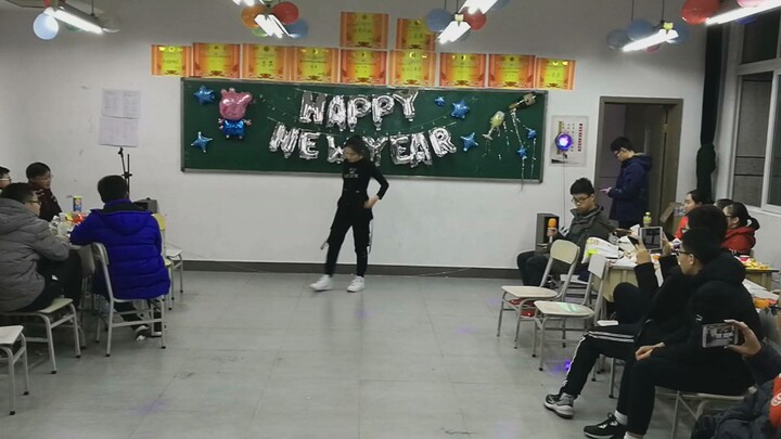 论高二学生在元旦晚会上跳超性感爵士是一种怎样的体验。（视频是2019年元旦晚会的老视频）
