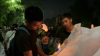 Kita semua sibuk membuat lampion air, lampion langitnya agak berair, dan pengeditan videonya agak be