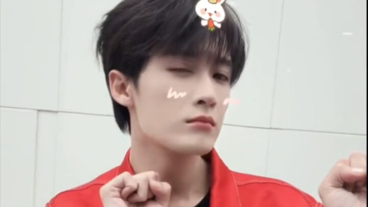 [Tan Jianci] Ahhhh how can you be so cute? It's killing me. Do you want me to live?