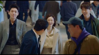 Thích đoạn này quá! Sau khi tan làm, chúng tôi cùng nhau tập nhảy 99 điệu và hòa mình vào đám đông. 