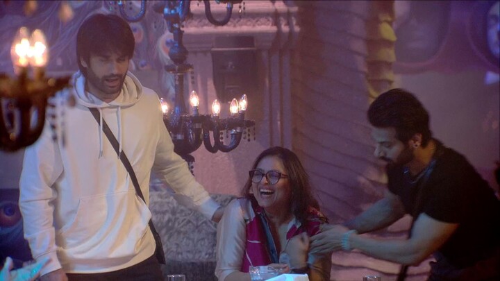 Bigg Boss | S18 | E102 | 1080p | JIO | WEB-DL.AAC2.0.x264-mkvCinemas