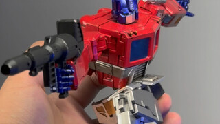 เจ๋งมาก! ยางสีฟ้าอมตะสนุกกับการเล่น amkpro Optimus Prime!