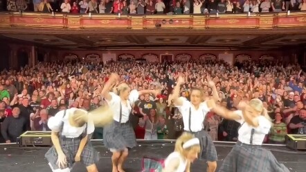 The sister in the middle is so deceptive, but she also lit up the whole audience!