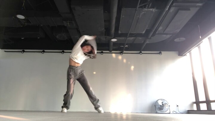 Lisa's "MALAMENTE" Cheshir choreo, sunny selfie practice
