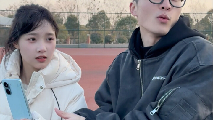 《学足球》
