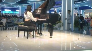 Piano di lantai dua saat makan siang hari ini luar biasa! Rose Junior merinding saat mendengarnya!