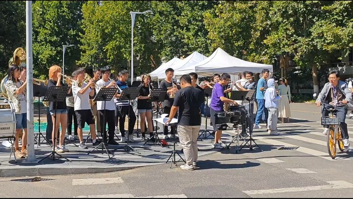 พิธีรับสมัครลึกลับของ Tsinghua Military Band