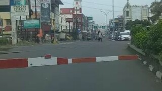 pelajaran nih kalo lewat rel kereta kudu sabar