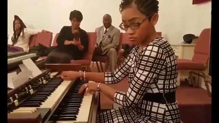 I love this, the anointing is in her fingers