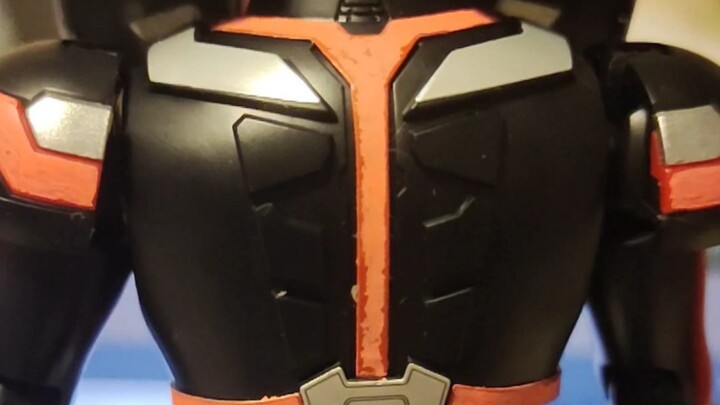 Saya sangat menyukai Kamen Rider 555.