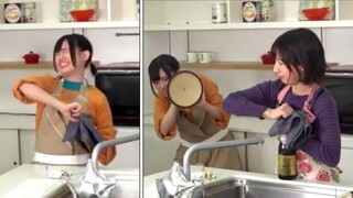 Rie Takahashi and Aya Suzaki Struggle to Open a Bottle