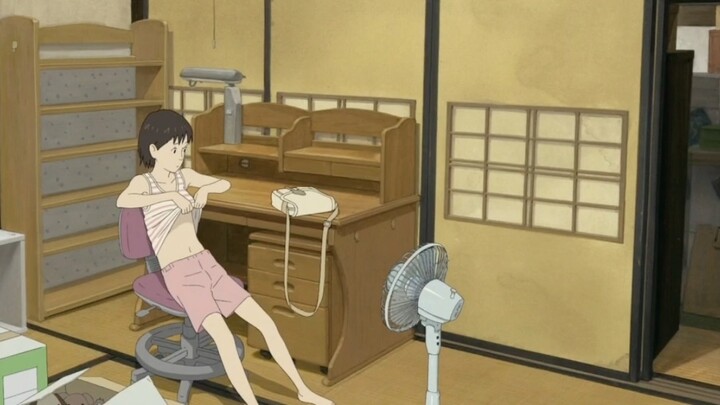 I watched a house with anime, and it was the first time I saw a swivel chair on a tatami.