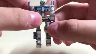 Một học sinh cấp hai không có tiền đánh giá mô hình giấy G1 Ultra Magnus tự chế của một người bạn [S