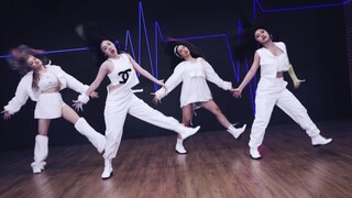 Tarian Korea-Tarian Cover "How You Like That" di Ruang Latihan