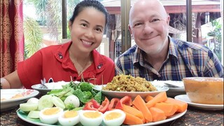 น้ำพริกผัดหมูสับ กินกับผักหลากหลาย  Spicy Stir Fry Mince Pork