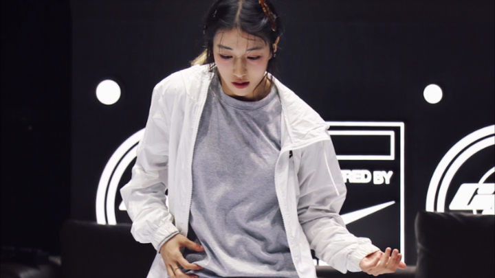 "Wow, is there anyone rubbing their feet?"; Xi Jiaqi Iris hiphop freestyle; the two sides exchanged 