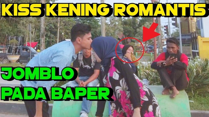 KI*SS KENING ROMANTIS CEWEK  DI DEPAN ORANG ! AUTO BAPER SEMUA !!!