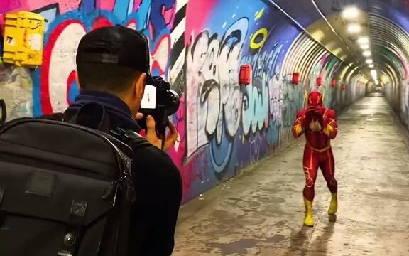 [cosplay] Penggemar dapat menonton film dengan Flash mereka sendiri