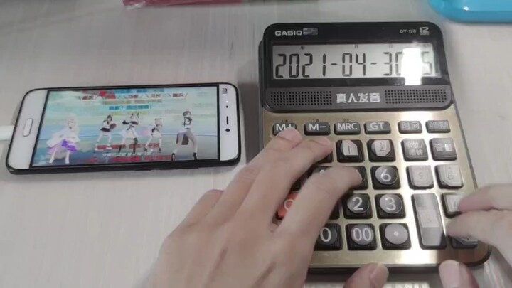 Memainkan "Super Sensitif" dengan kalkulator.