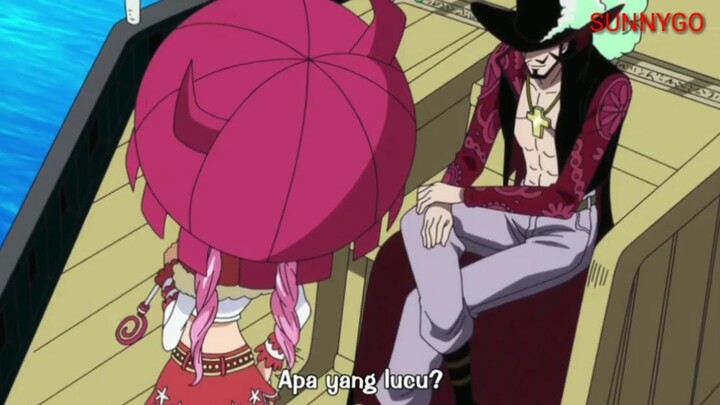 Mihawk pun tertawa melihat kelakuan luffy