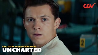 Tom Holland, Mark Wahlberg Berantem di Pesawat | Exclusive Scene Uncharted