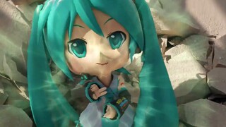 Hatsune vs Tianyi, một trận đấu lớn phá vỡ không gian, dễ thương và bùng cháy