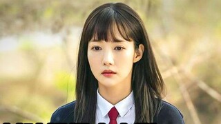 Cô gái đi học một cách bí mật, nhưng lại bị bọn quỷ nhắm tới vì vẻ đẹp của mình.