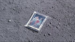 Som ET - 45 - Moon - Apollo 16 and 17 - Charles Duke's Family Photograph on the Moon