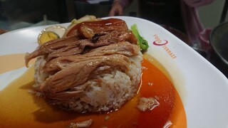 Stewed pork leg on rice ข้าวขาหมู เน้นหนังหมู และคากิ รสชาดเข้มข้น ฟู้ดคอร์ทในบิ๊กซี ต้องมาลอง