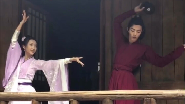 [Chen Qing Ling] Kakak senior mengajak Xianxian menari, dua gadis dengan pinggang kecil