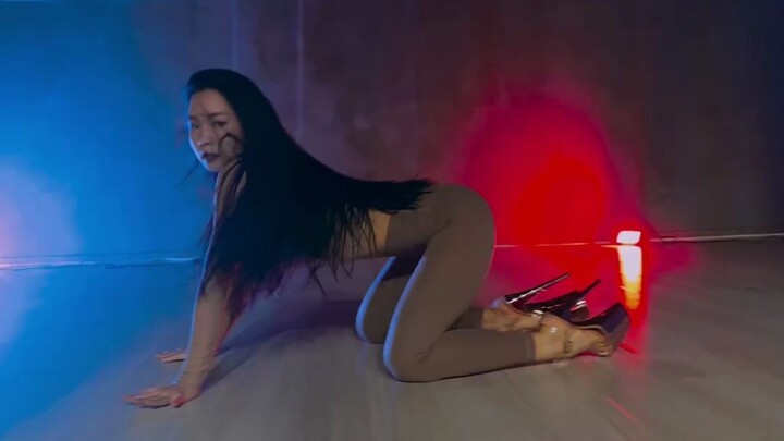 Floor dance, high heels dance