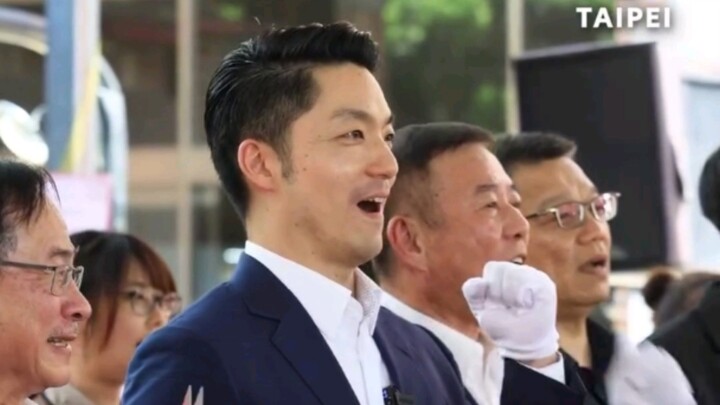 蒋市长参加公车线路开通式