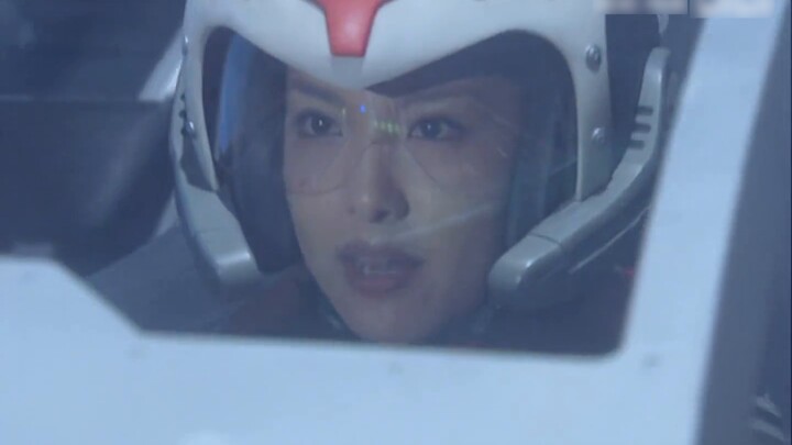 Mebius is frozen! Ultraman Seven comes to the rescue!