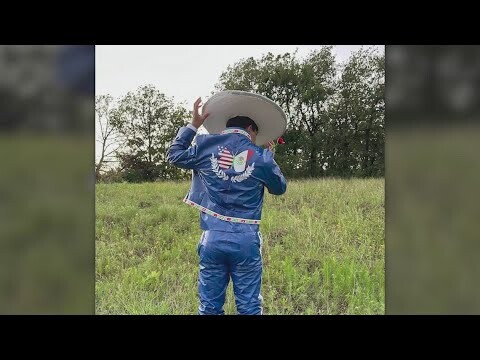 Texan wins duct tape prom competition with Mariachi suit