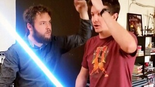 [Pembalikan] Orang itu membuat lightsaber, tapi lightsabernya semakin panjang, dan endingnya lucu!