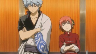 Gintoki terjebak di dalam lift dan berpura-pura tenang, namun ternyata dialah yang paling tidak tena